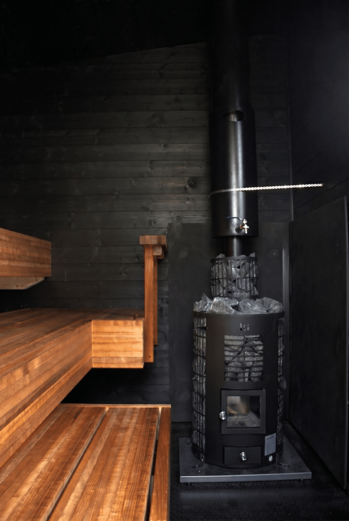 Mondex Klapi wood-burning heater in black